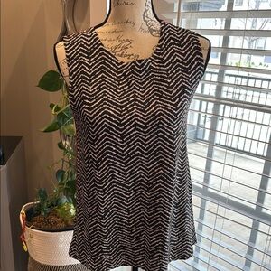 Black and White Chevron Women's Top